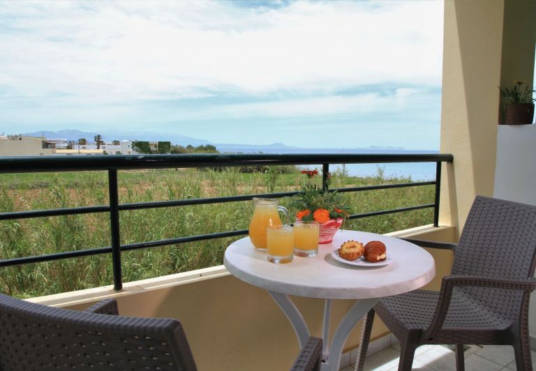 FamilySideSeaView006.jpg
