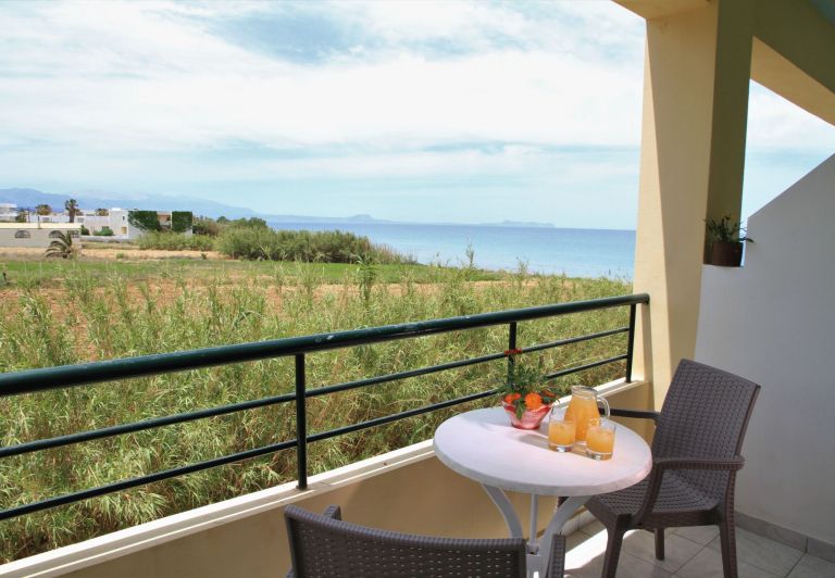 FamilySideSeaView003.jpg